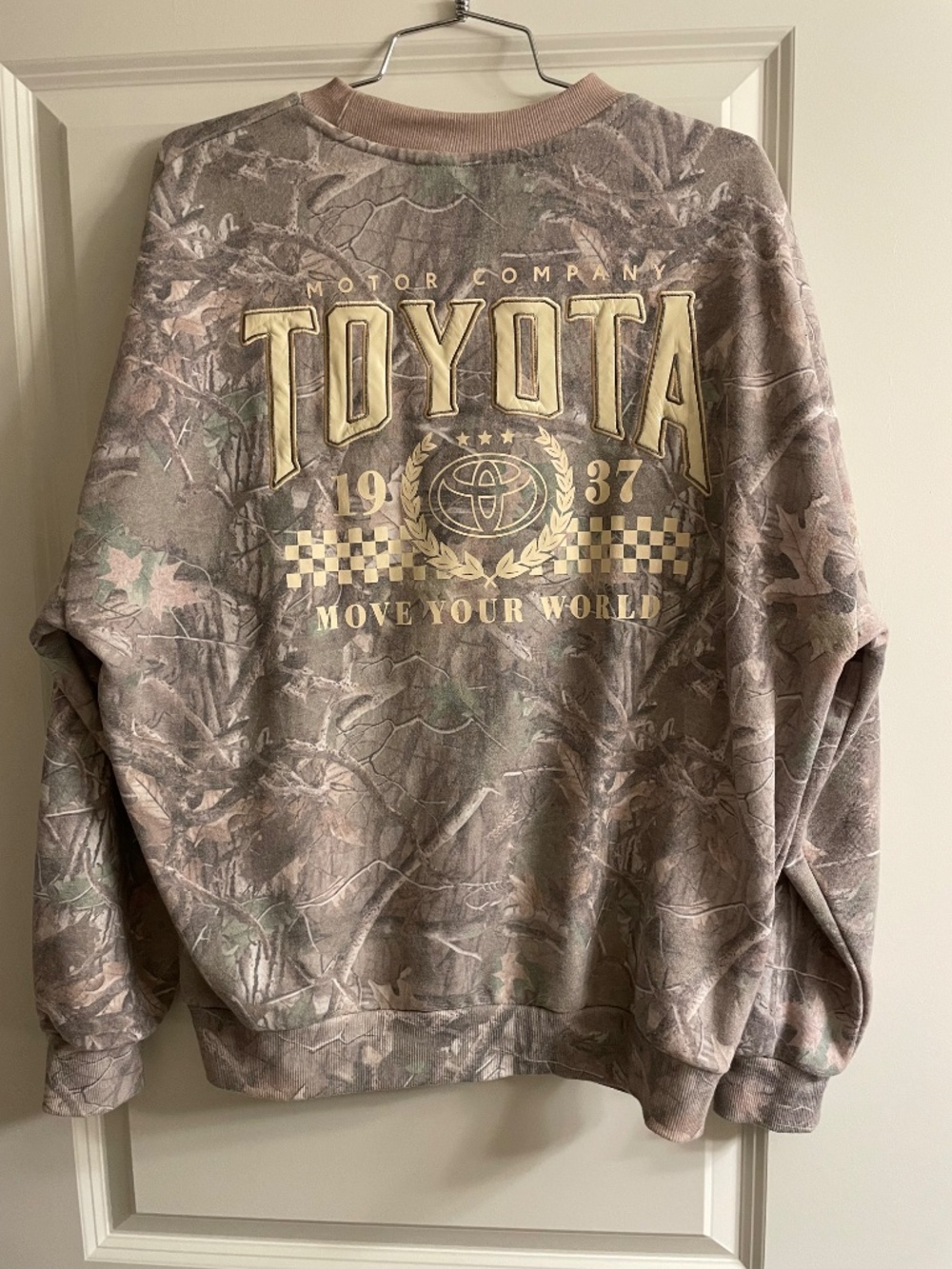 Official 1937 Camouflage Toyota Sweatshirt - Picture 2 of 3